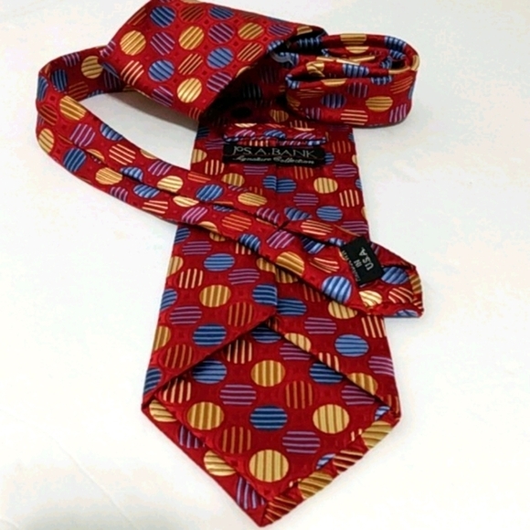 JOS A. BANK SIGNATURE COLLECTION RED SILK NECK TIE - Picture 5 of 8